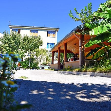 Lovely Apartment W/ Ac + Bath. + Kitchen + Parking And Garden Шкодер Екстер'єр фото