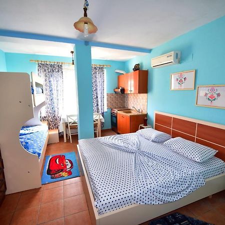 Lovely Apartment W/ Ac + Bath. + Kitchen + Parking And Garden Шкодер Екстер'єр фото